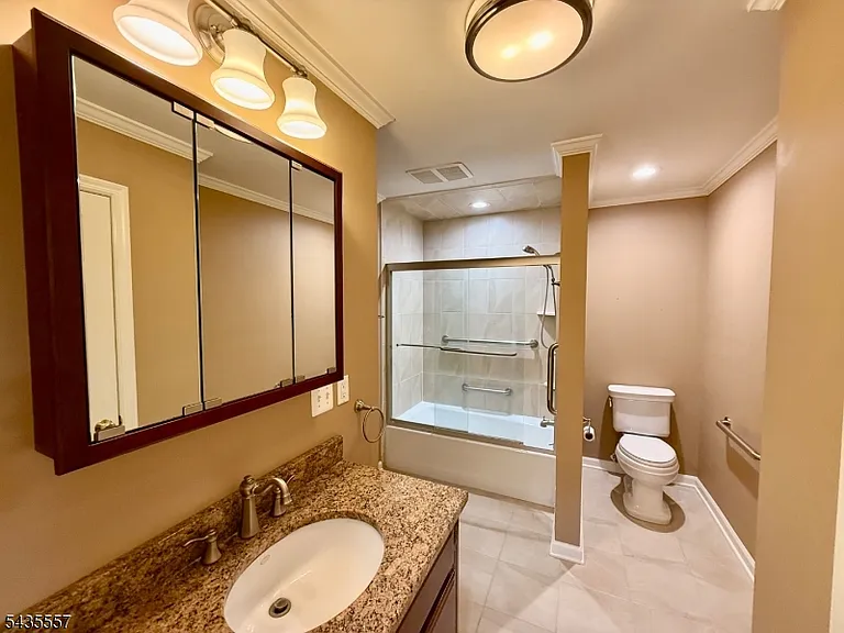 48 E Madison Ave — Photo 24