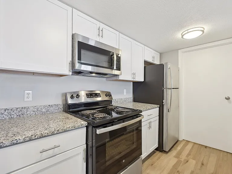 Somerset Place Apartments — Photo 9