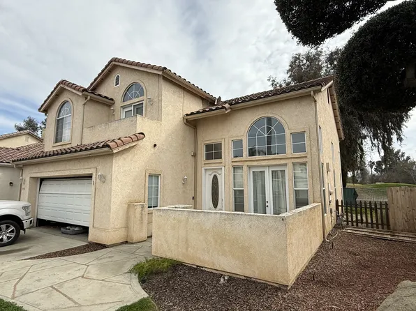 990 Laguna Dr, Lemoore, CA 93245