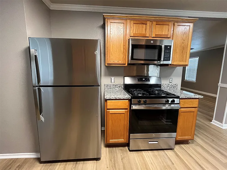 15106 Chamberlain Ct — Photo 9