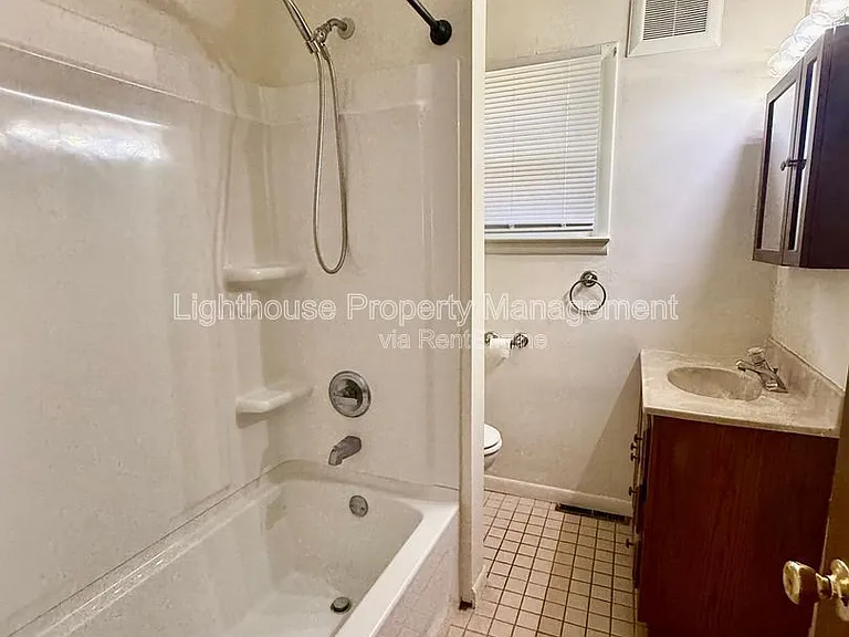 2118 Woodbine Ave — Photo 8
