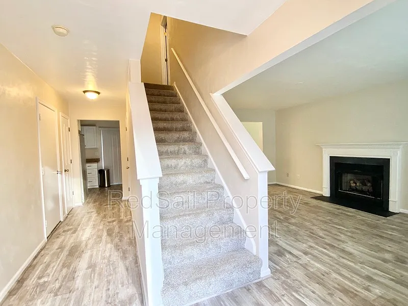 3 bed, 2.5 bath, 1455 sqft, $2,250 — Photo 4