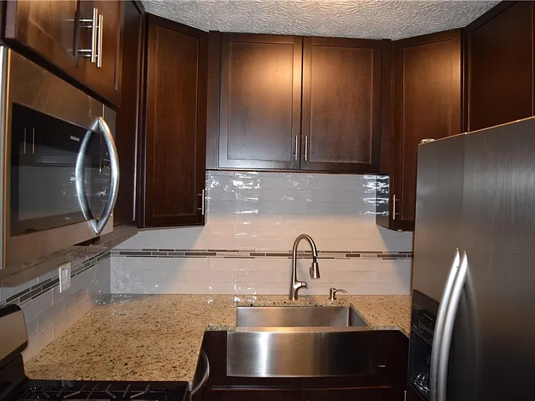 227 Goshen Ln — Photo 3