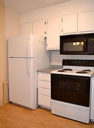 5th image of 100 Oxbow Dr APT C4