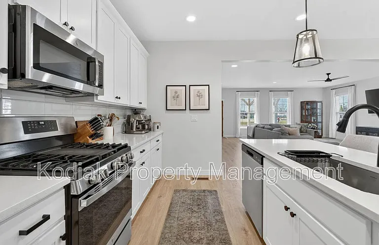 979 W Shoreline Dr — Photo 9