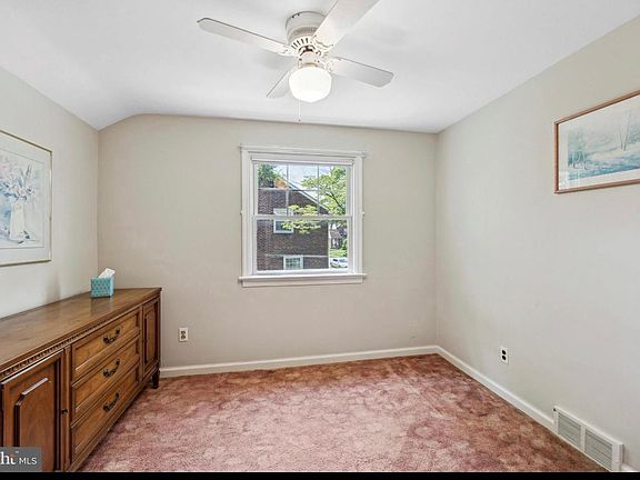 3rd image of 33 Sterner Ave