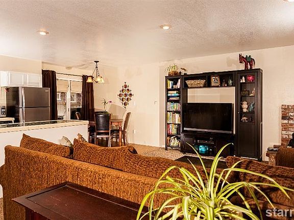 3rd image of 3360 Marlette Cir