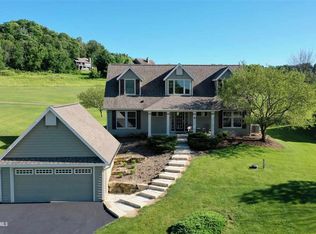 17 Walnut Hill Dr, Galena, IL 61036