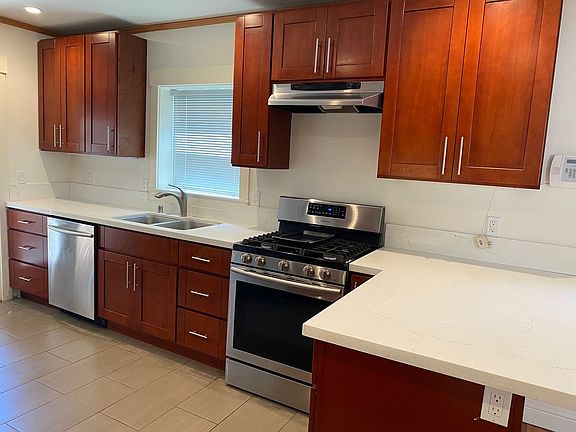 4th image of 4716-4718 West St #4716