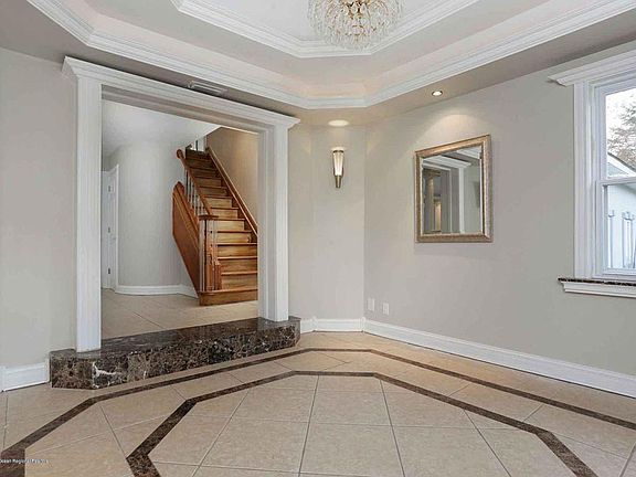 2nd image of 8 Ellen Ct