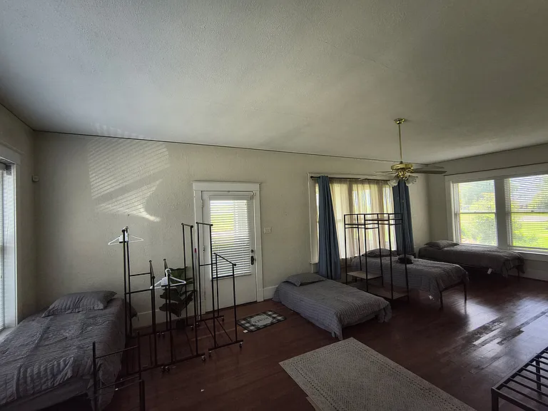 Lakeshore Dr — Photo 30
