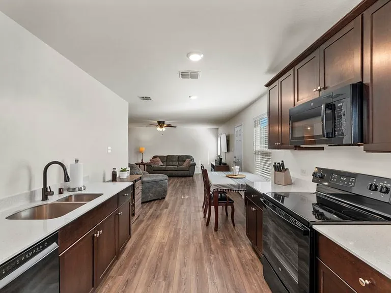 718 Trestle Dr — Photo 14
