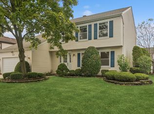 1032 Gloria Dr, Elk Grove Village, IL 60007