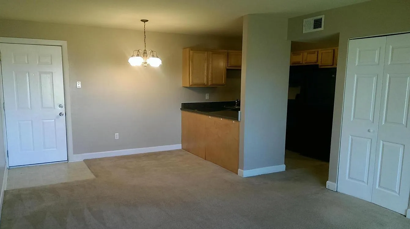 105 Berry St APT 9 photo 1