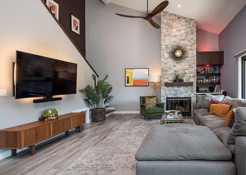 2nd image of 502 Flower Hill Ln