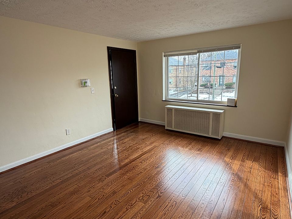 BRIGHT FRONT ROOM - AMAZING BRIGHT FRONT ROOM - AMAZING SOUTHERN LIGHT! BEAUTIFUL OAK FLOORS JUST REFINISHED, FRESH PAINT THROUGHOUT