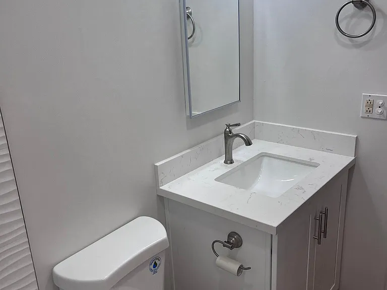 Downstairs bathtoom