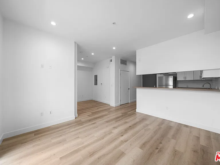 5612 Lexington Ave #204 — Photo 2