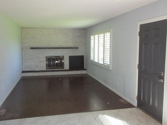 2nd image of 3243 Sunset Dr