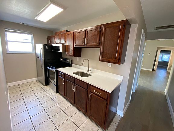 4th image of 41 E 17th Ave