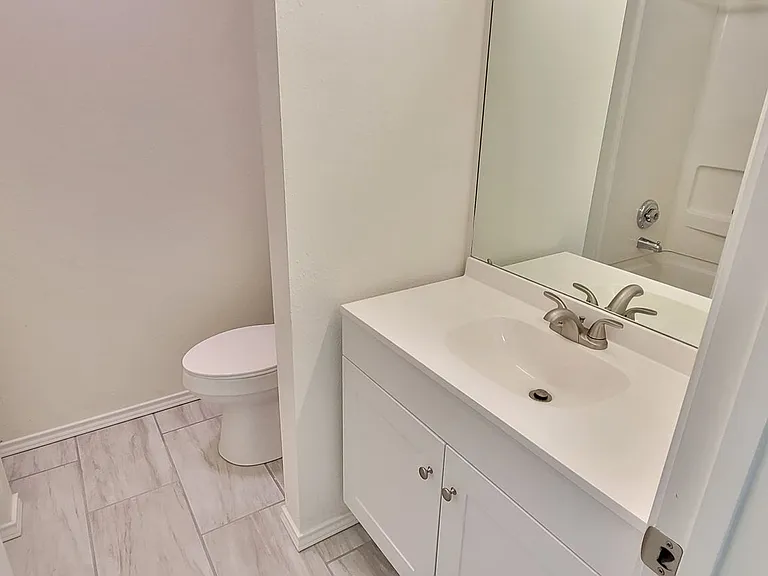 3205 N Main St — Photo 15