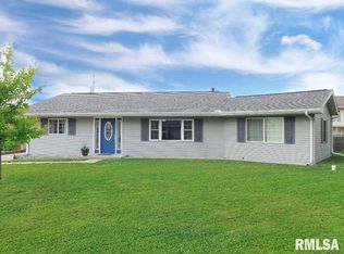 1407 Bobolink Dr, Washington, IL 61571