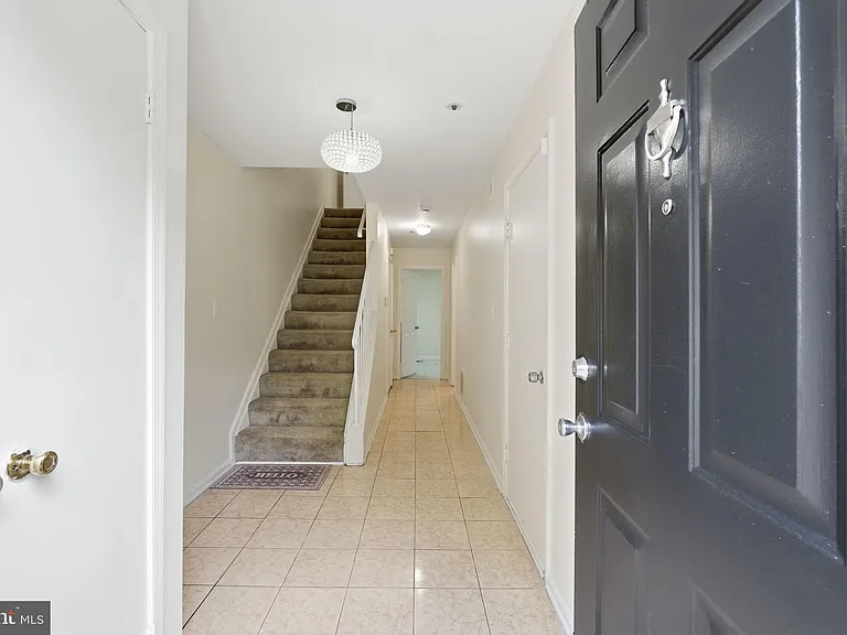 14247 Oxford Dr — Photo 3