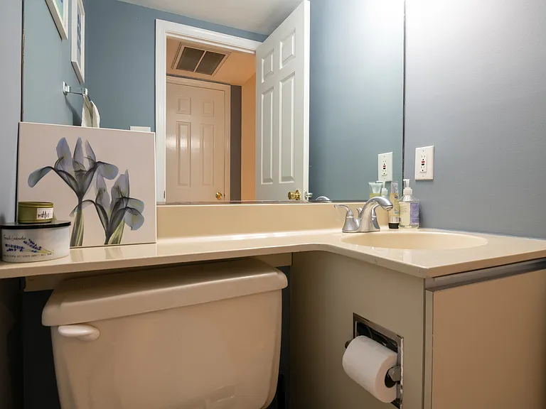4605 1/2 Macarthur Blvd NW #B — Photo 17