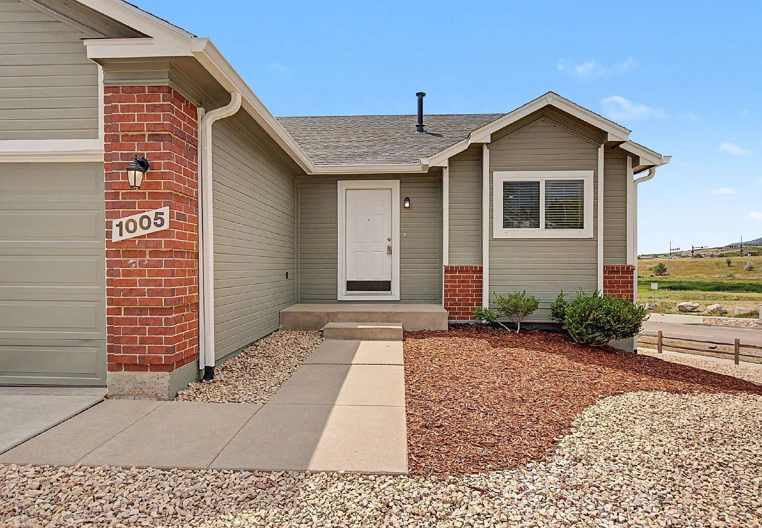 5 bed, 3.0 bath, 2604 sqft, $2,595 — Photo 4