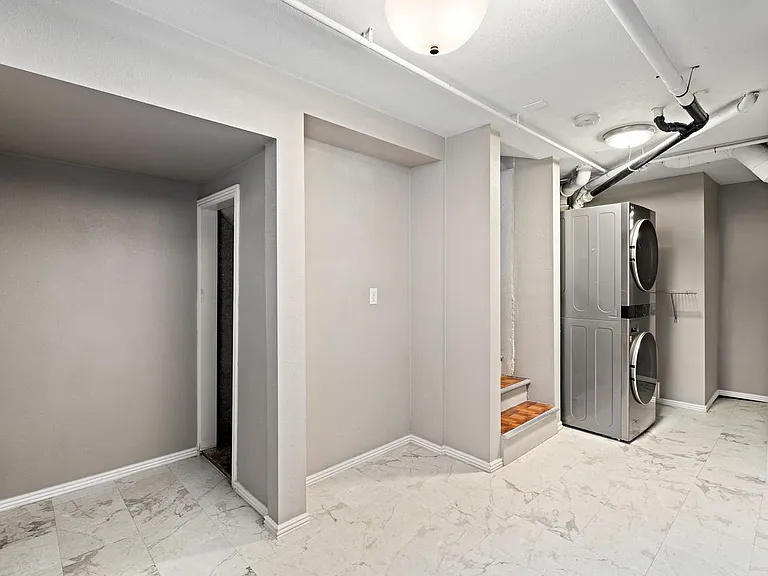 4426 W Irving St — Photo 24