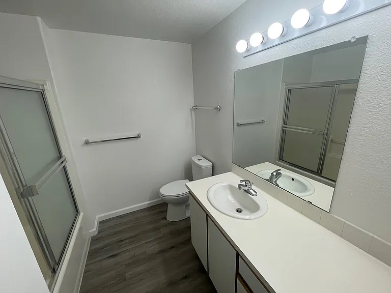 5670 SW Erickson Ave #6 — Photo 3