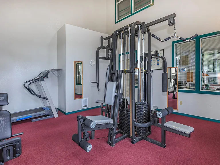 Emerald Court — Photo 14