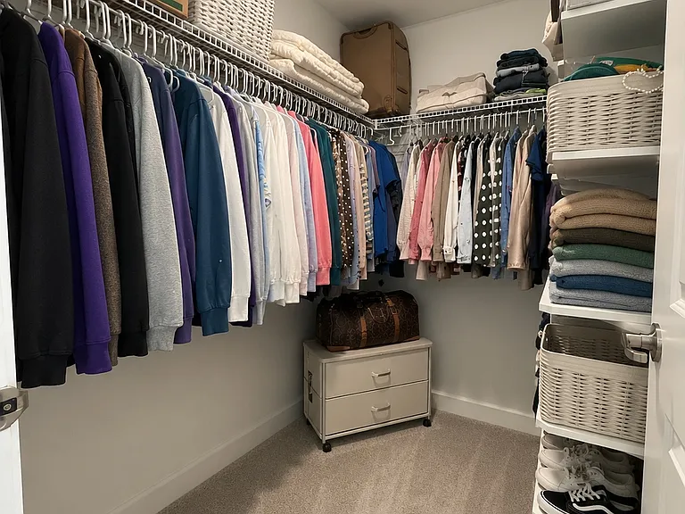 Master bdrm walk in closet