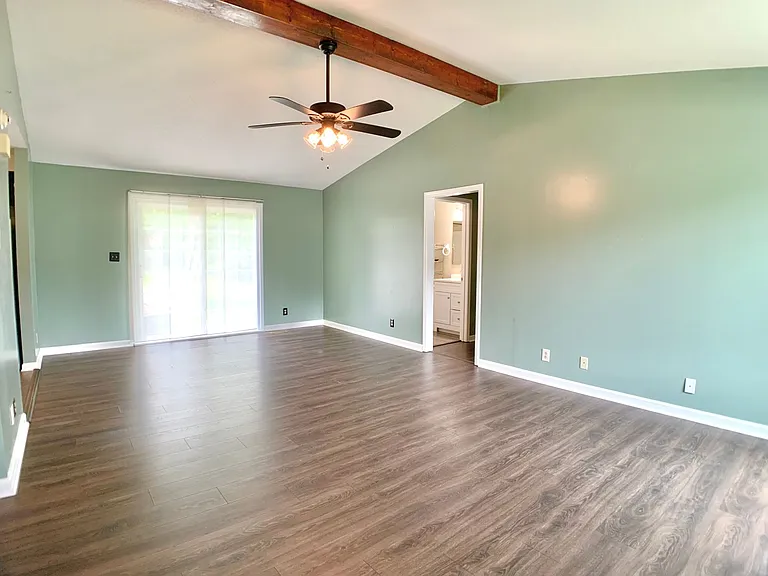 511 Mallory Dr — Photo 3