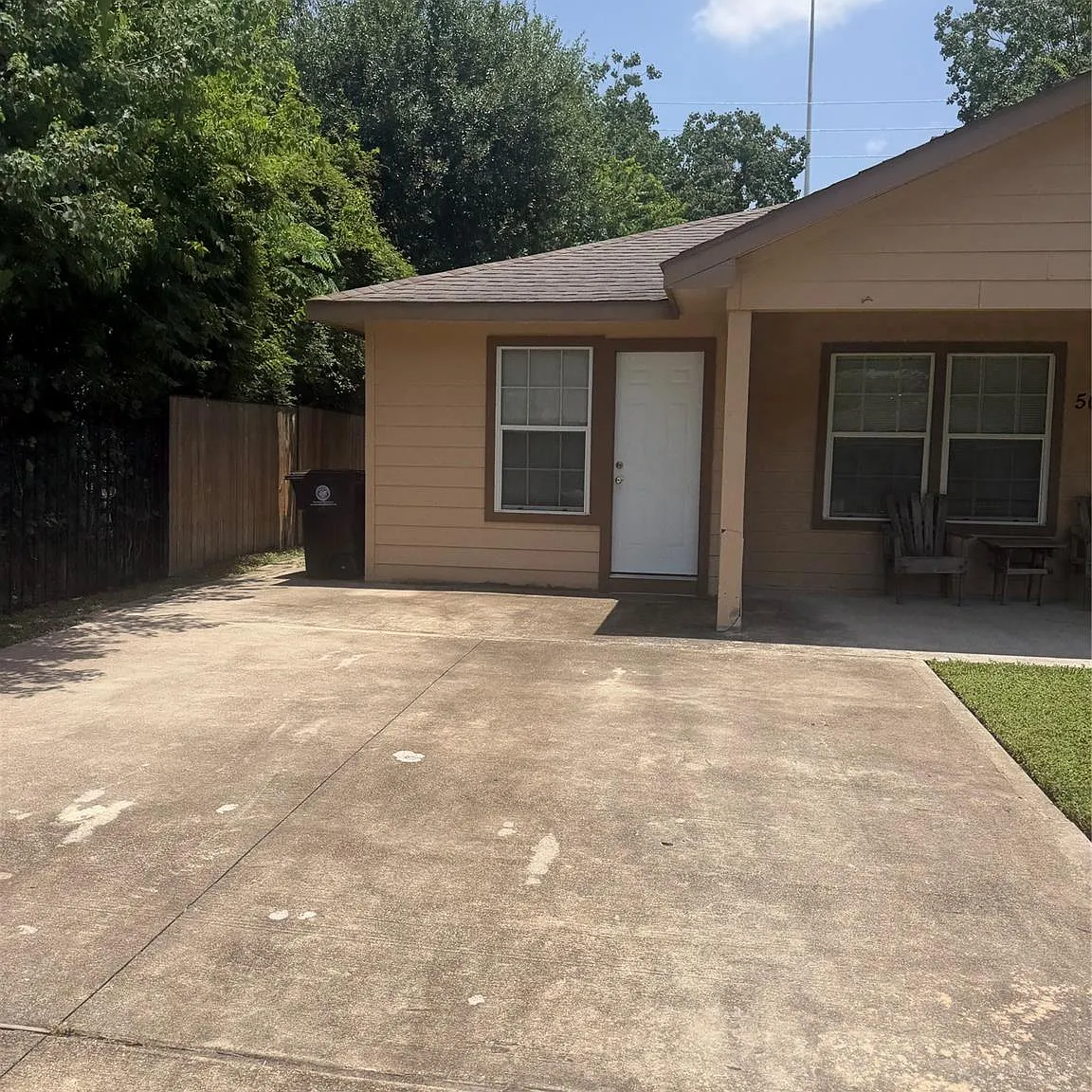 2 bed, 1.0 bath, 1100 sqft, $1,200 — Photo 2