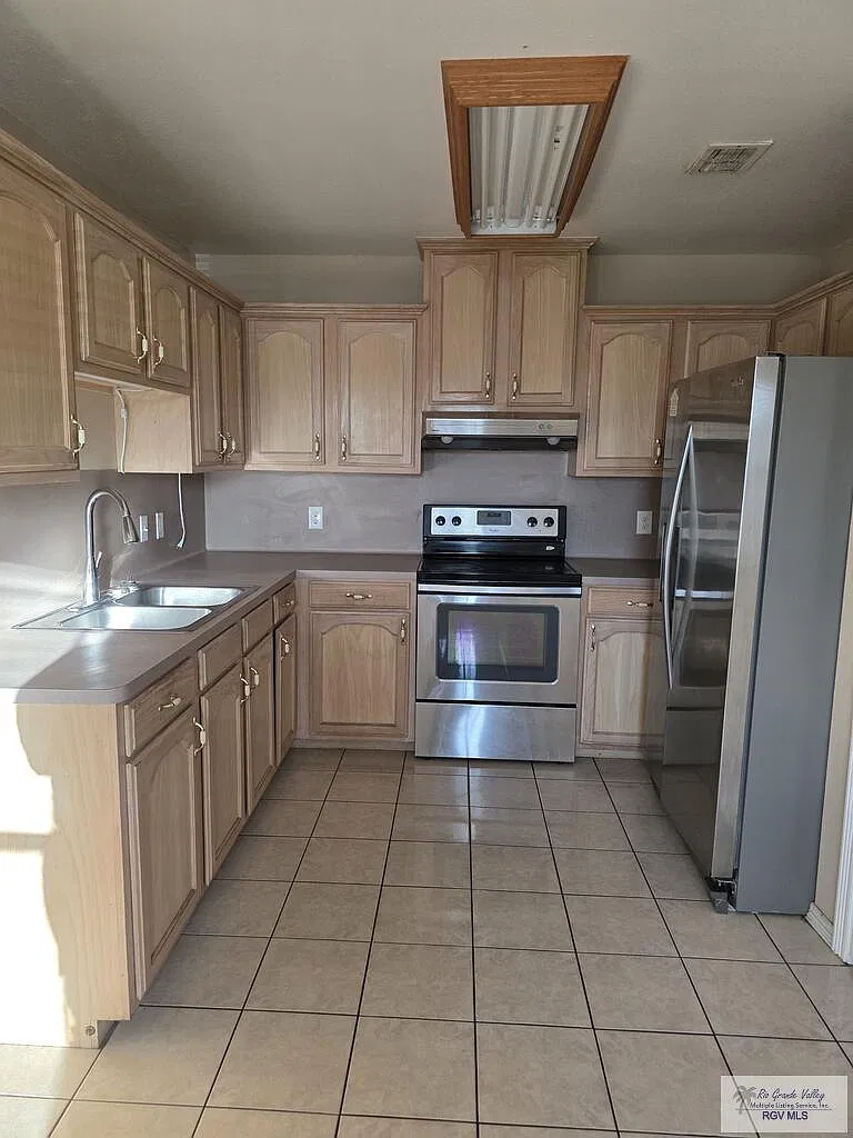 3 bed, 2.0 bath, 1192 sqft, $1,700 — Photo 3