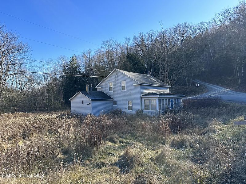 3rd image of 216-178 Toad Point Road