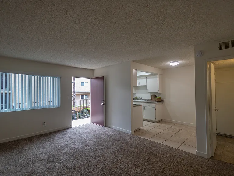Californian Apartments — Photo 13