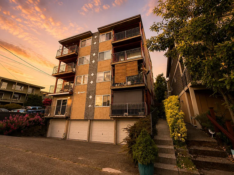 Barrett Square Apartments: Your Ideal Urban Home — Photo 31