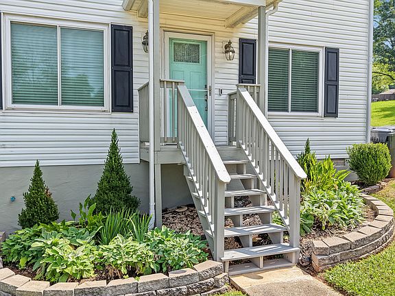 2nd image of 608 Busbee Rd