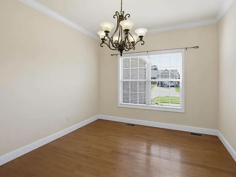 1835 Evondale Dr — Photo 5