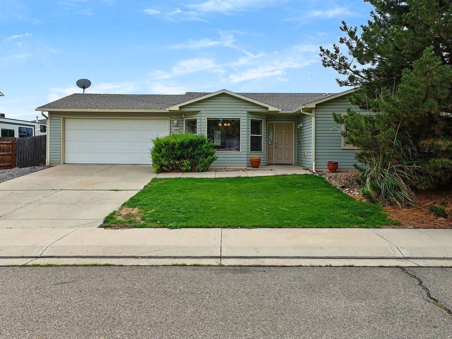 3 bed, 1243 sqft, $2,600 — Photo 1