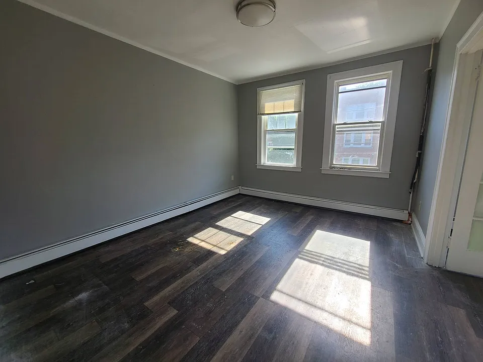30 Dorothy St #2S