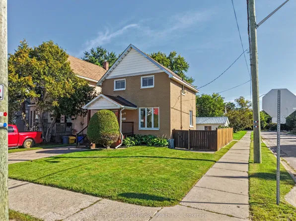 496 1st Ave E, North Bay, ON P1B 1K3