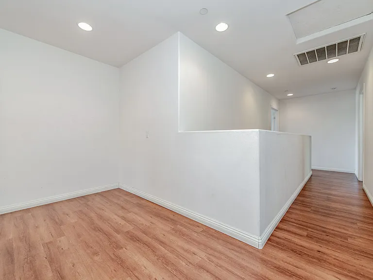 6954 Stanza Ct — Photo 16
