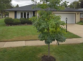 1731 E Aztec Ln, Mount Prospect, IL 60056