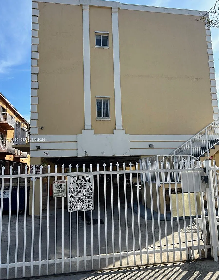 Castello Iii Condo — Photo 3