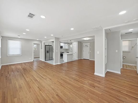 5th image of 1742 Lynn Ln #R75