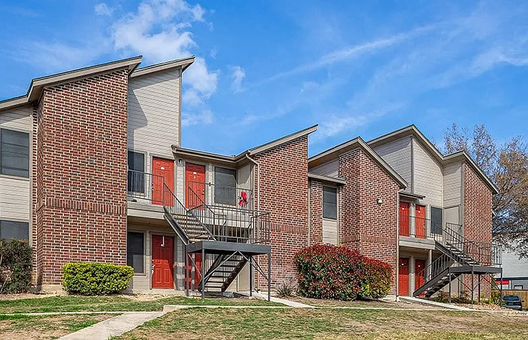 Brooksfield Apartments — Photo 20