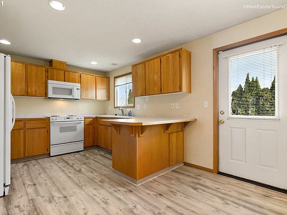 5th image of 1912 SE 63rd Ave